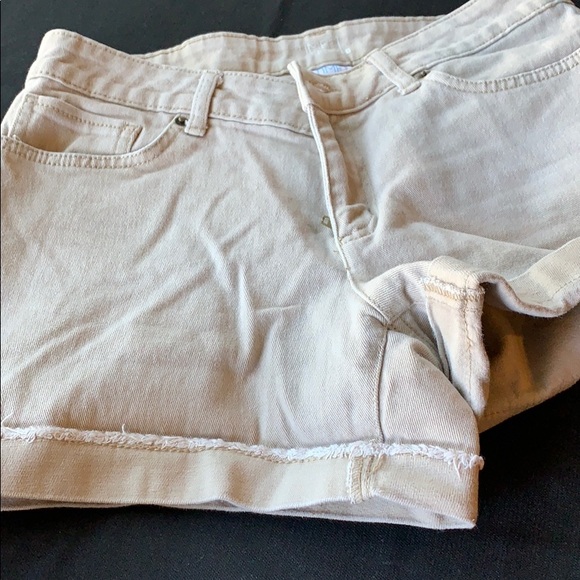 🦋 3/$20 Basic Light Tan Shorts - Picture 5 of 5